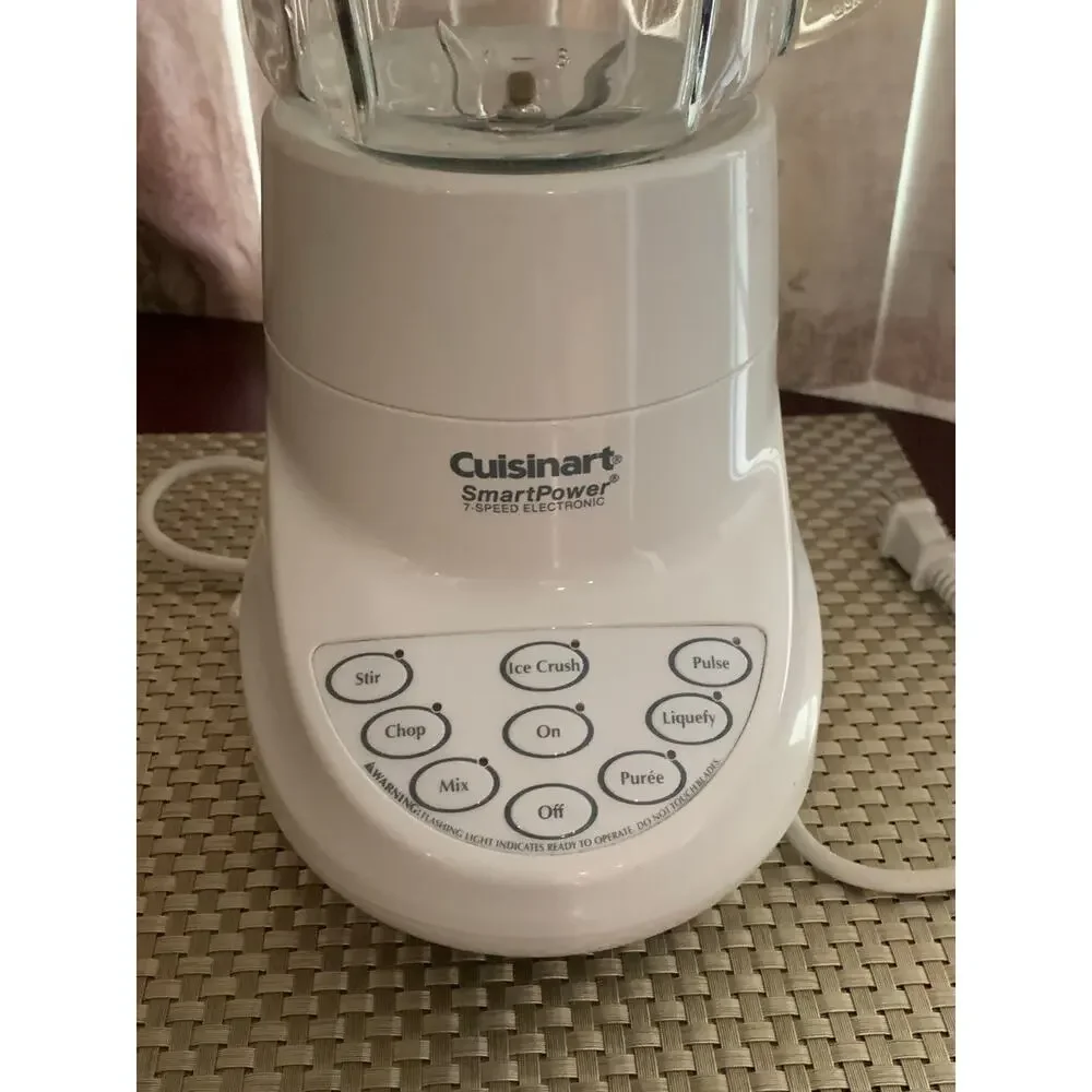The Cuisinart SmartPower 7-Speed White Electronic Blender SPB-7